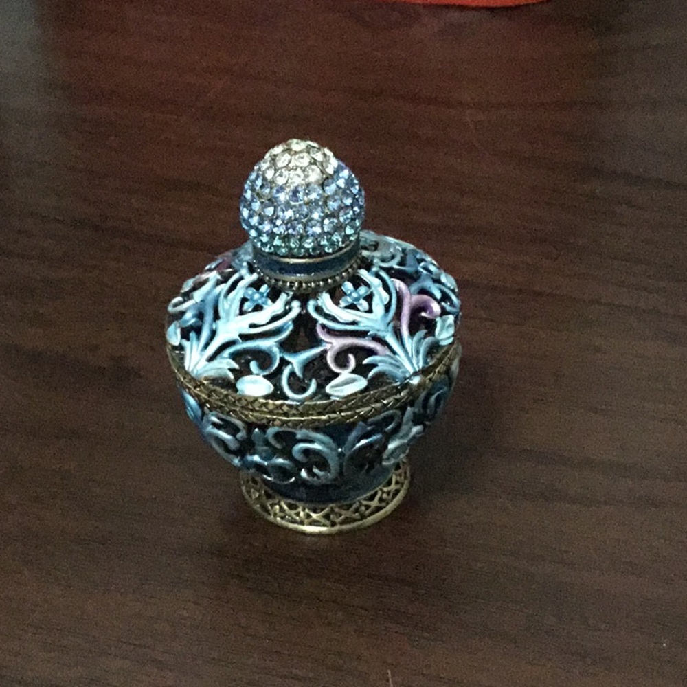 Vintage sparkling display accessory case